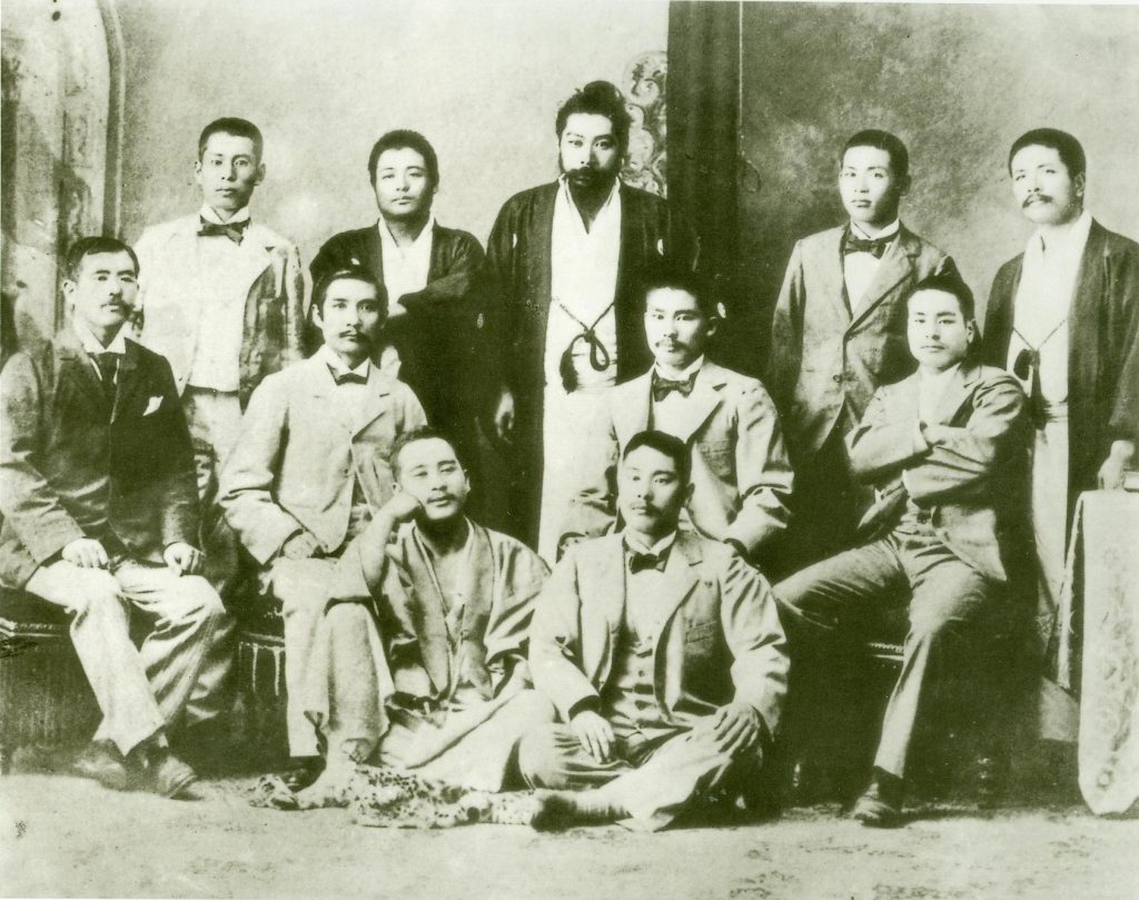 1897年秋，孙中山在日本与玄洋社友人合影