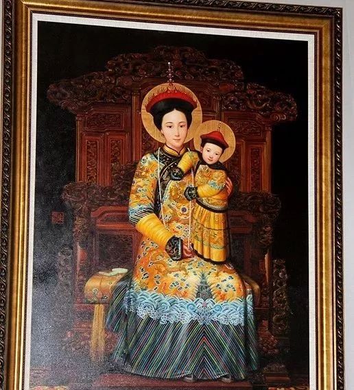 中国满清版的圣母圣子像（摄于北京西什库教堂）